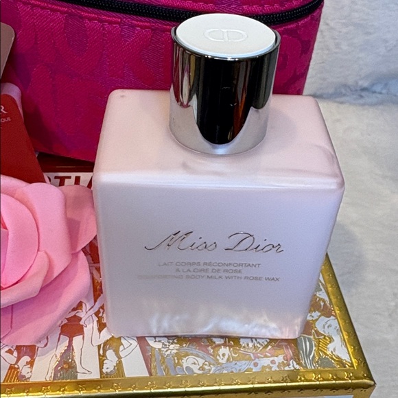 Christian Dior Beauty Gift Set with 2025 Holiday Box - Picture 3 of 7